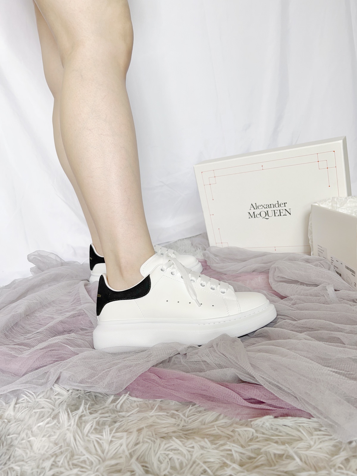 Alexander McQueen Sneaker 麥昆鞋開箱！狂賣6年不退燒的厚底小白鞋哪裡買？網路上一堆假貨不要被騙囉～