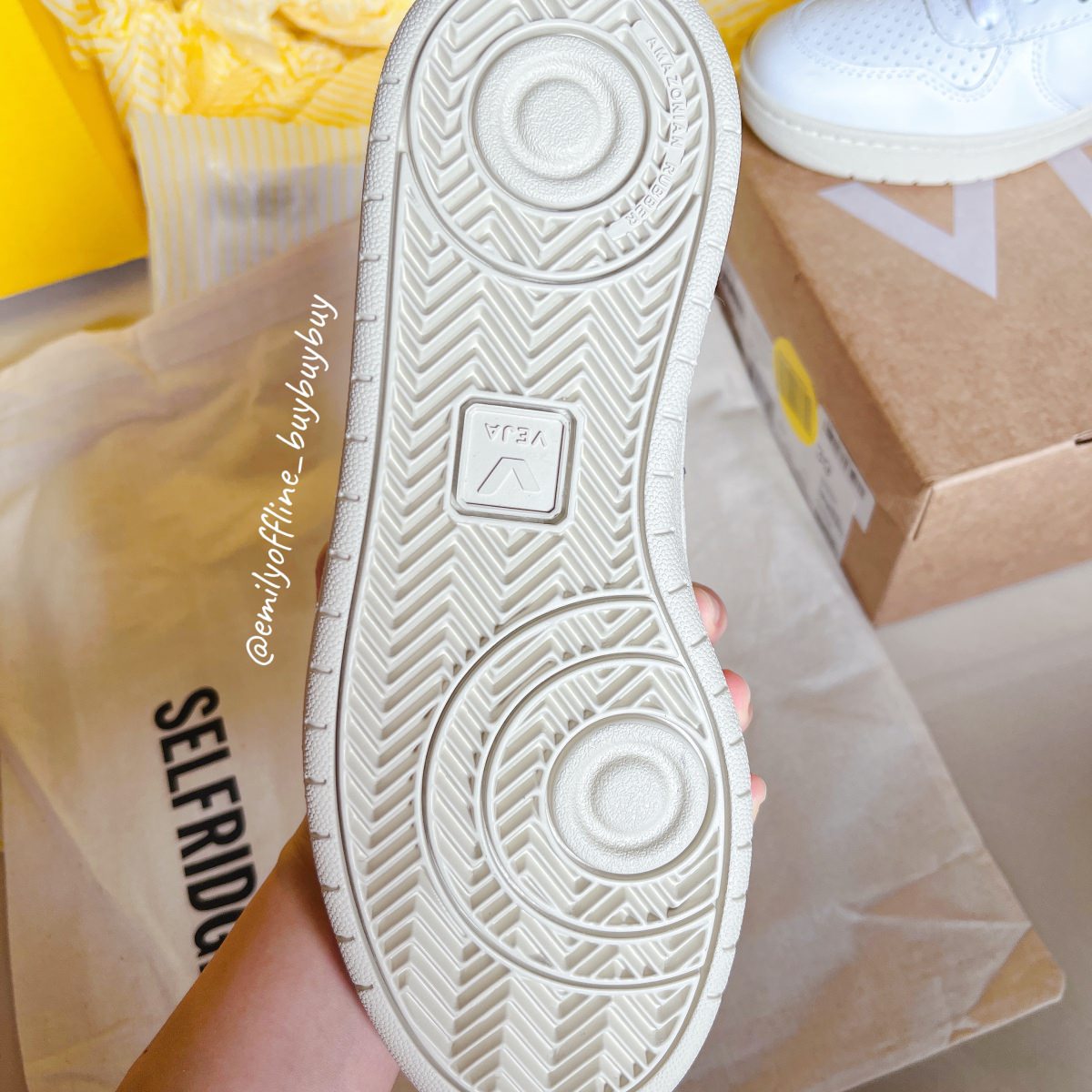 法國Veja Sneakers V-10小白鞋開箱介紹!尺寸怎麼挑選?哪裡買?小心不要買到假貨。 - 第16張圖 法國Veja Sneakers V-10小白鞋開箱介紹!尺寸怎麼挑選?哪裡買?小心不要買到假貨。