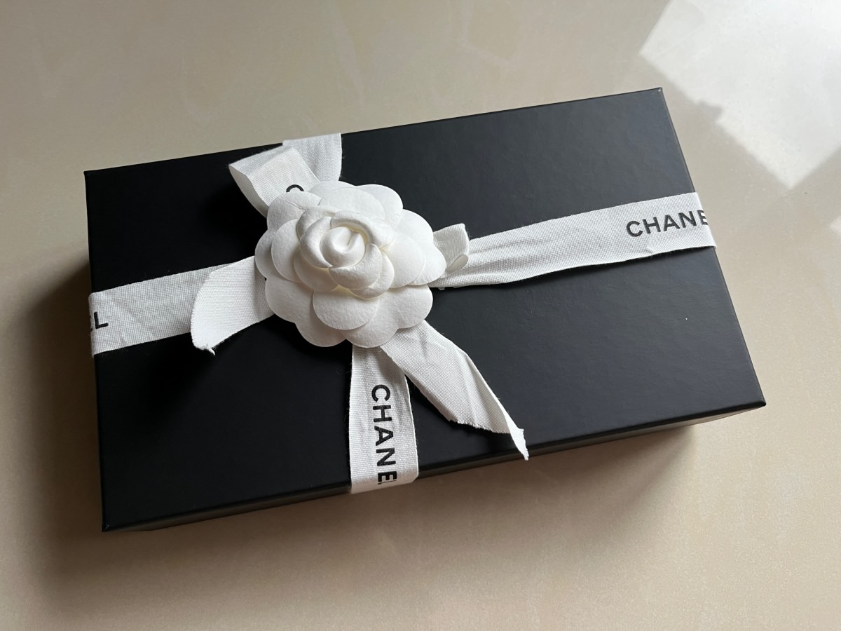 香奈兒開箱!Chanel 經典拉鍊長夾好香❤️2022荔枝牛金釦多少錢?哪裏買?如何保養?真假辨別?完整說明給你聽。 - 第17張圖 香奈兒經典拉鍊拉鍊長夾