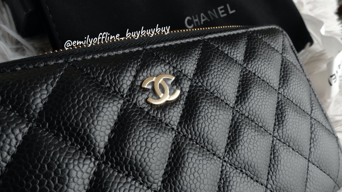 香奈兒開箱!Chanel 經典拉鍊長夾好香❤️2022荔枝牛金釦多少錢?哪裏買?如何保養?真假辨別?完整說明給你聽。 - 第4張圖 香奈兒雙C Logo皮夾