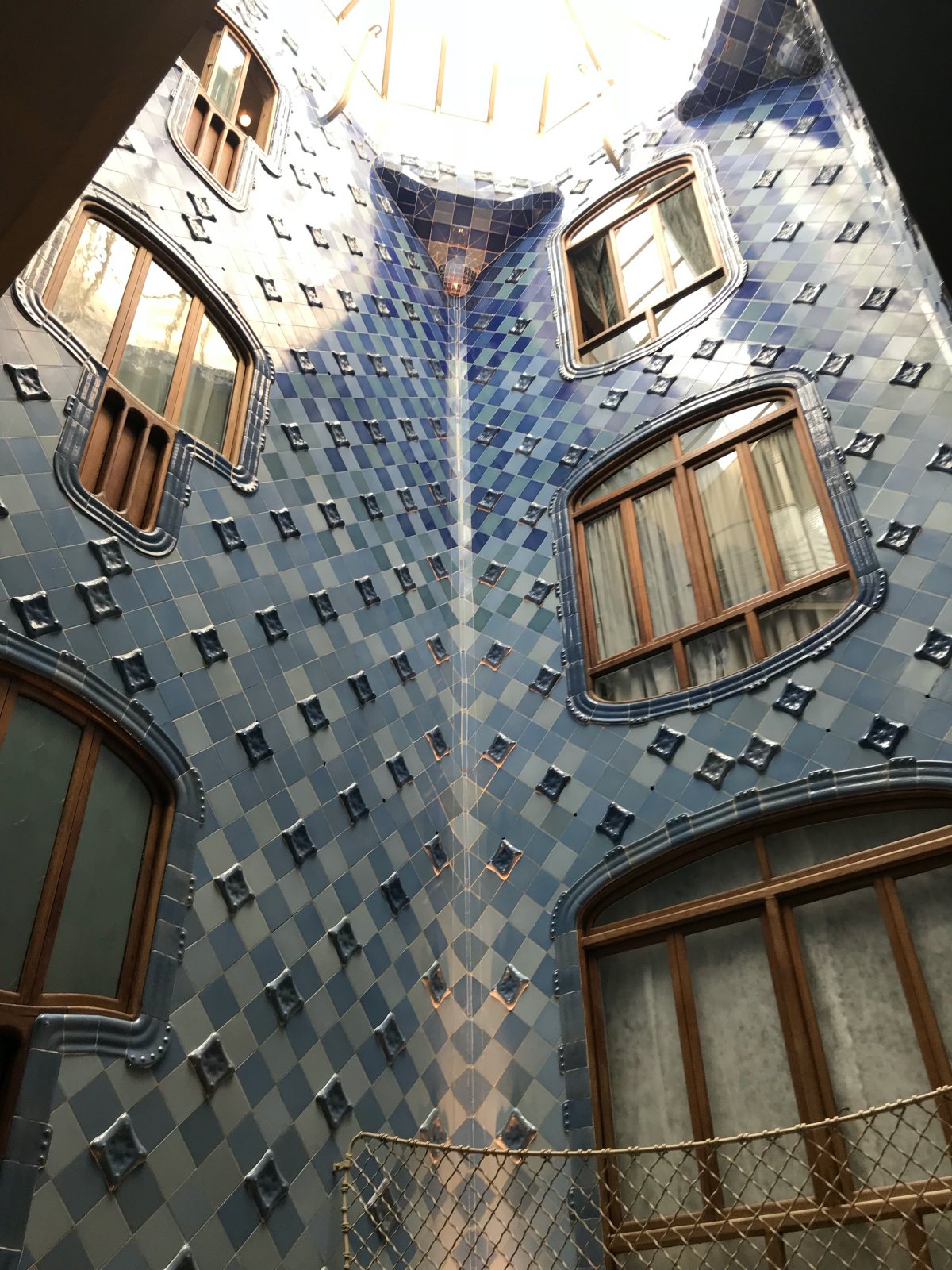 巴特婁之家根本人間海底世界！2022 巴賽隆納高第建築 Casa Batlló 從3D變10D？是大孩子們的遊樂園吧（含最新票價資訊）