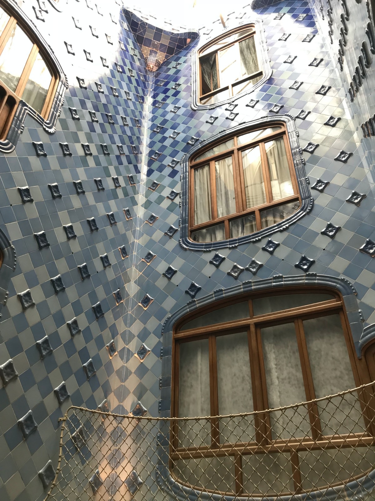 巴特婁之家根本人間海底世界！2022 巴賽隆納高第建築 Casa Batlló 從3D變10D？是大孩子們的遊樂園吧（含最新票價資訊）