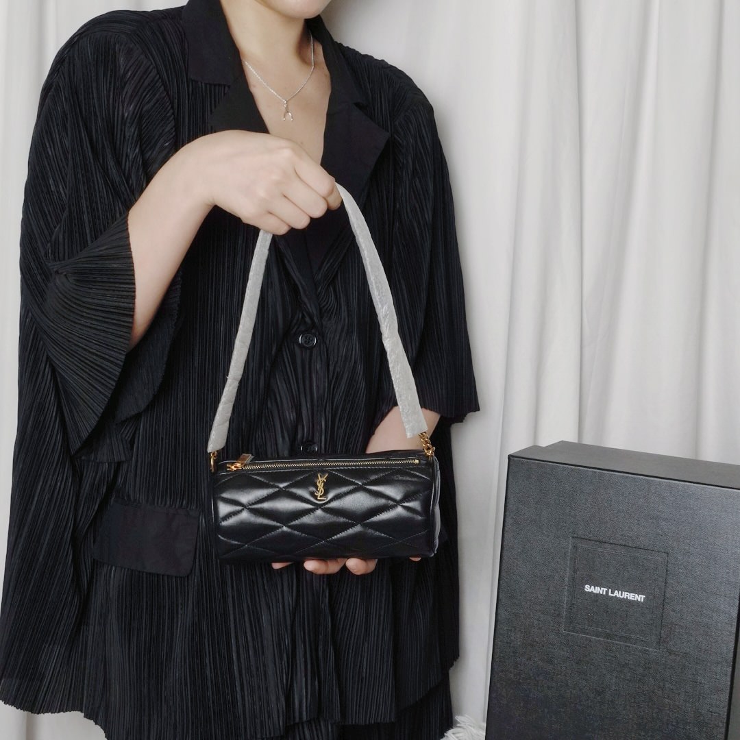 Saint Laurent 迷你圓筒包開箱！YSL2022最新包款Tube超可愛又不廢！NT.三萬上下入手，黑白兩色都超時髦～
