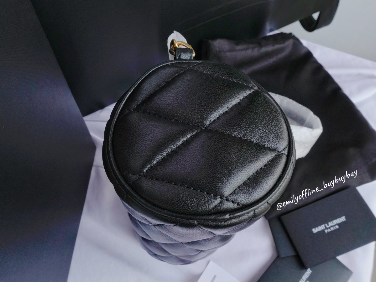 Saint Laurent 迷你圓筒包開箱！YSL2022最新包款Tube超可愛又不廢！NT.三萬上下入手，黑白兩色都超時髦～