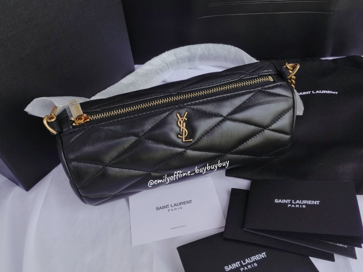 Saint Laurent 迷你圓筒包開箱！YSL2022最新包款Tube超可愛又不廢！NT.三萬上下入手，黑白兩色都超時髦～