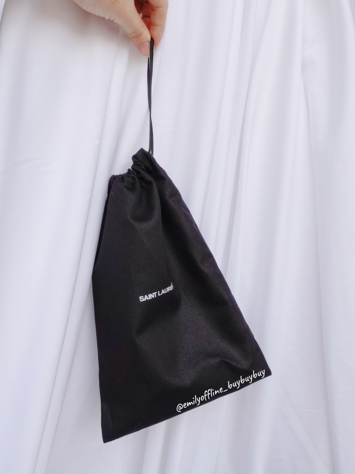 Saint Laurent 迷你圓筒包開箱！YSL2022最新包款Tube超可愛又不廢！NT.三萬上下入手，黑白兩色都超時髦～