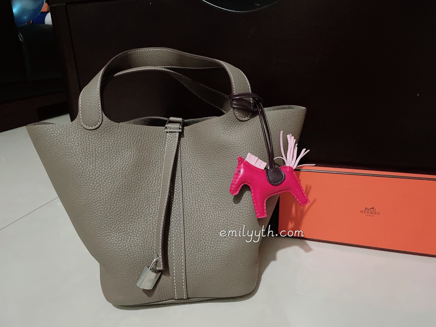 Hermès Picotin Lock 22 大象灰 x 銀扣開箱!愛馬仕菜籃子其實有5個尺寸?Picotin 18 & 22 最新價格?哪裏買最划算? - 第31張圖 Hermès Picotin Lock 22 大象灰 x 銀扣開箱!愛馬仕菜籃子其實有5個尺寸?Picotin 18 & 22 最新價格?哪裏買最划算?