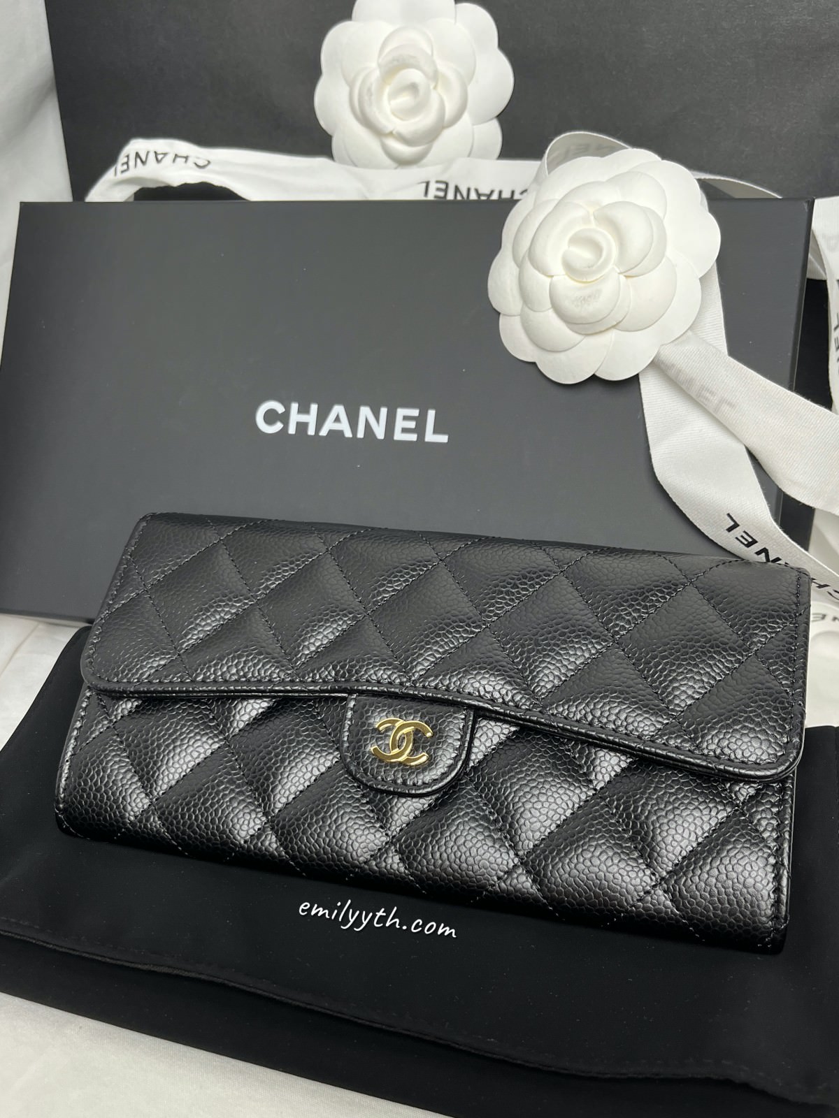 香奈兒開箱！2022 CHANEL 經典口蓋長夾台灣售價？日本買價差多少？愈來愈難買的小皮件，早買早享受，晚買也不會有折扣。