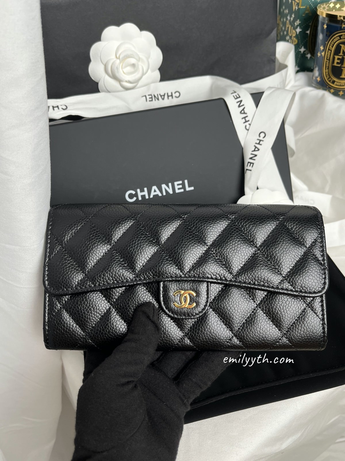 香奈兒開箱！2022 CHANEL 經典口蓋長夾台灣售價？日本買價差多少？愈來愈難買的小皮件，早買早享受，晚買也不會有折扣。