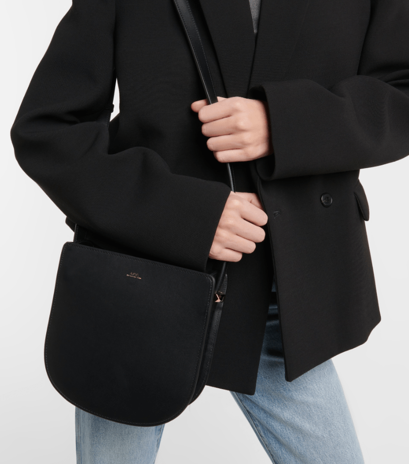 【2023 新春優惠】MYTHERESA 滿額減折扣碼！RV高跟鞋、CANADA GOOSE 羽絨衣、ACNE STUDIOS 圍巾、AMI PARIS 大愛心毛衣必看（1/23結束）