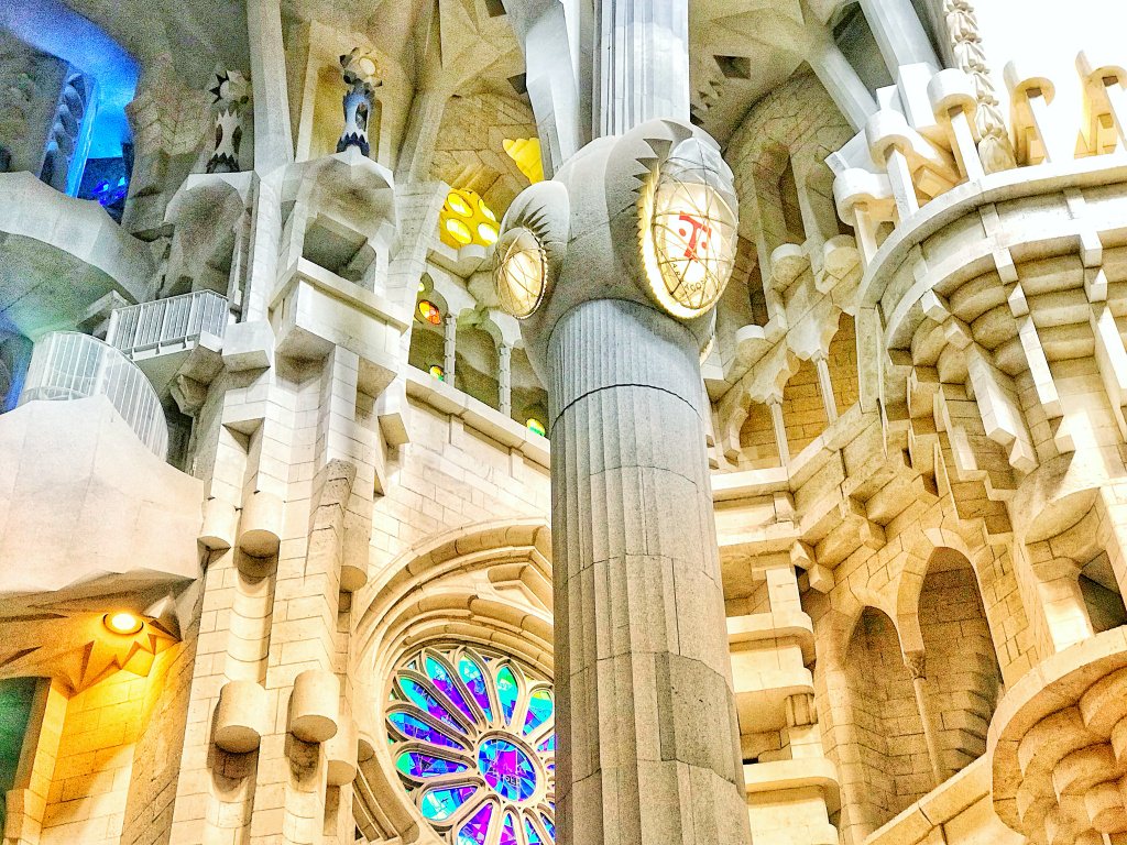 好期待！2026 西班牙聖家堂 La Sagrada Familia 會完工嗎？2023 聖家堂最新門票購買、參觀資訊、必看介紹。