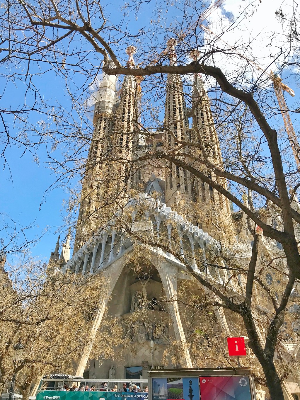 好期待！2026 西班牙聖家堂 La Sagrada Familia 會完工嗎？2023 聖家堂最新門票購買、參觀資訊、必看介紹。