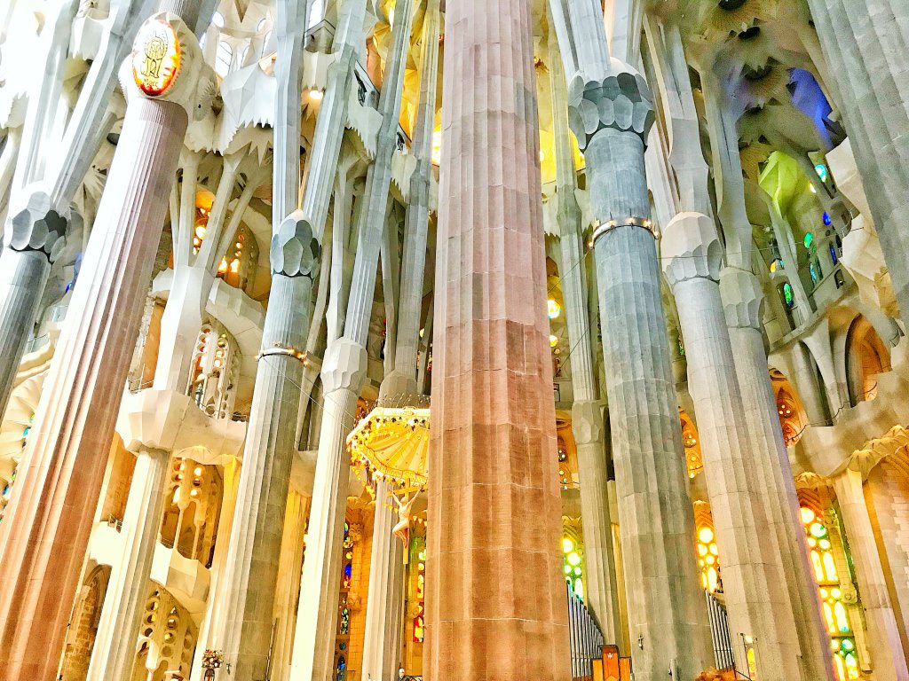 好期待！2026 西班牙聖家堂 La Sagrada Familia 會完工嗎？2023 聖家堂最新門票購買、參觀資訊、必看介紹。