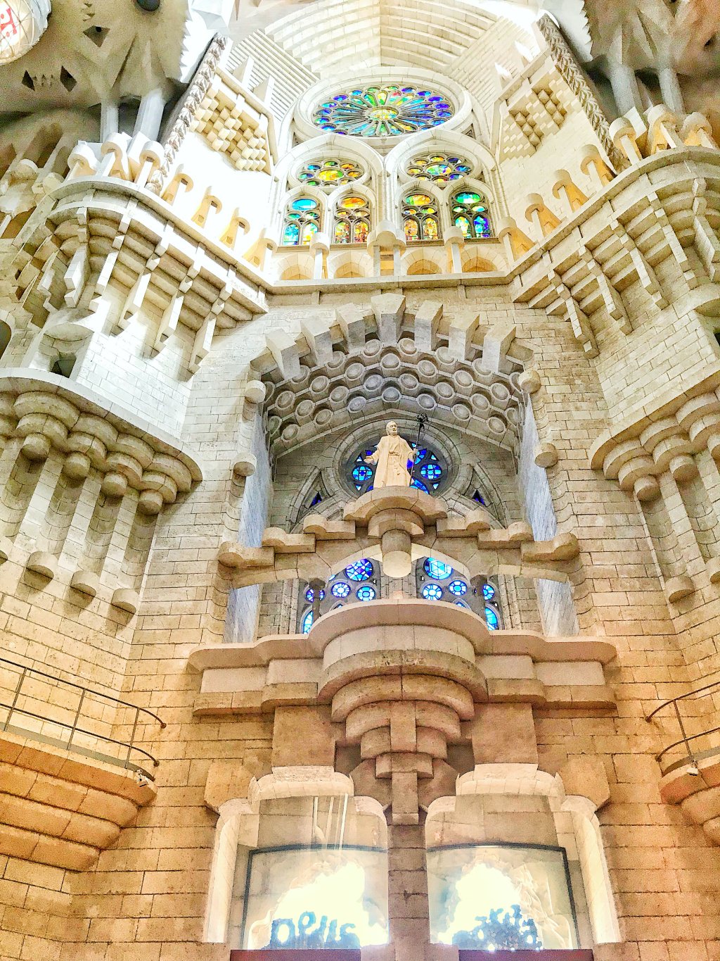 好期待！2026 西班牙聖家堂 La Sagrada Familia 會完工嗎？2023 聖家堂最新門票購買、參觀資訊、必看介紹。