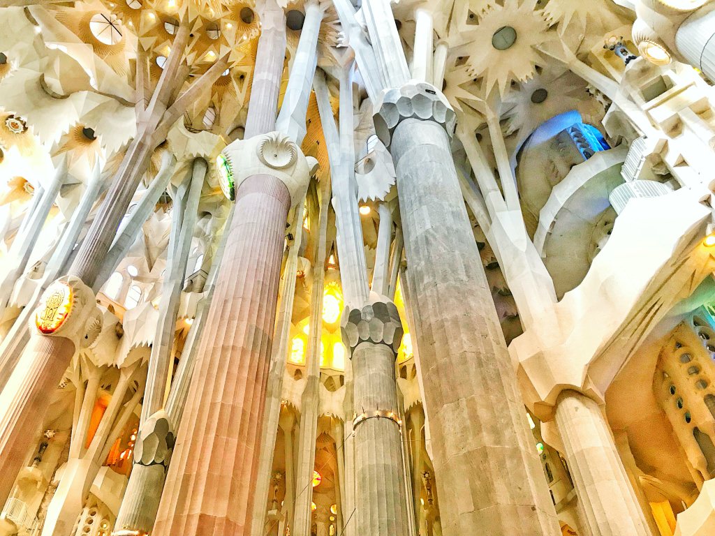 好期待！2026 西班牙聖家堂 La Sagrada Familia 會完工嗎？2023 聖家堂最新門票購買、參觀資訊、必看介紹。