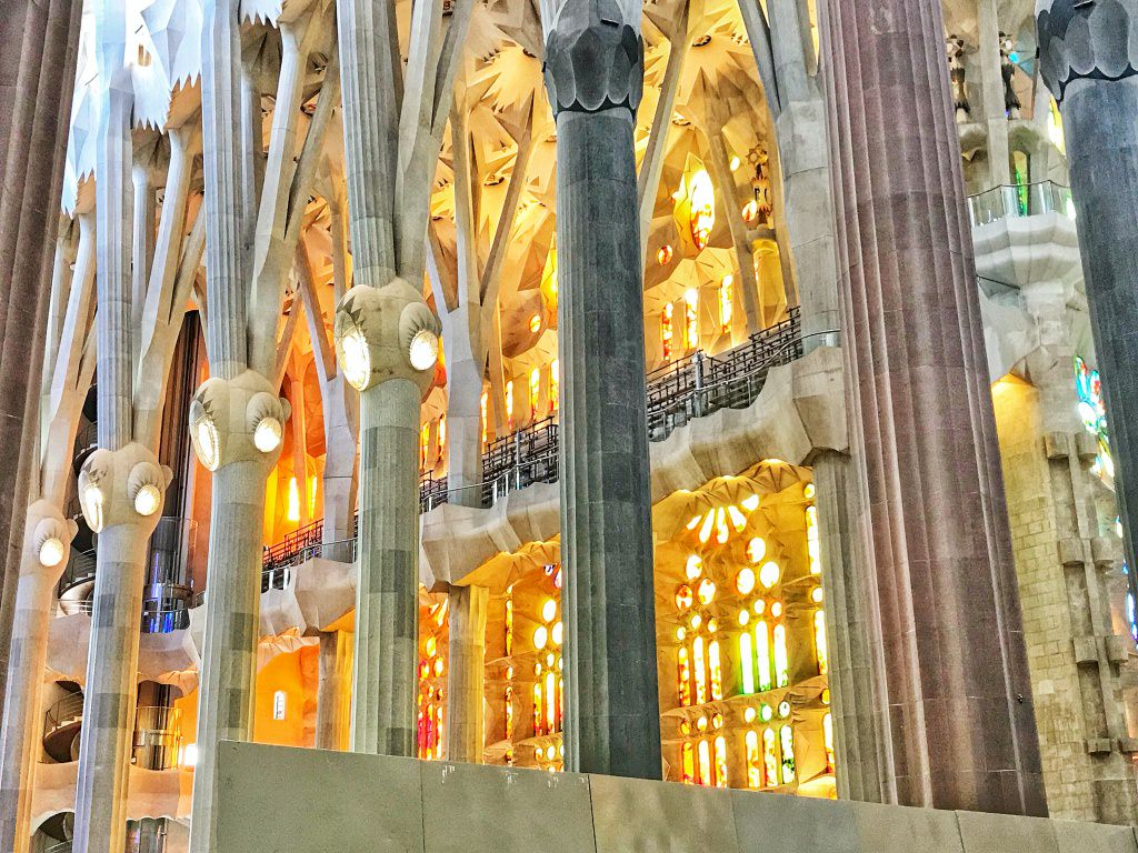 好期待！2026 西班牙聖家堂 La Sagrada Familia 會完工嗎？2023 聖家堂最新門票購買、參觀資訊、必看介紹。