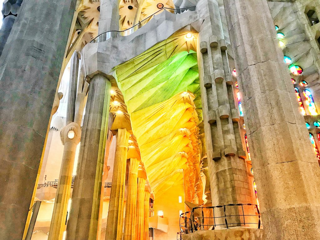 好期待！2026 西班牙聖家堂 La Sagrada Familia 會完工嗎？2023 聖家堂最新門票購買、參觀資訊、必看介紹。