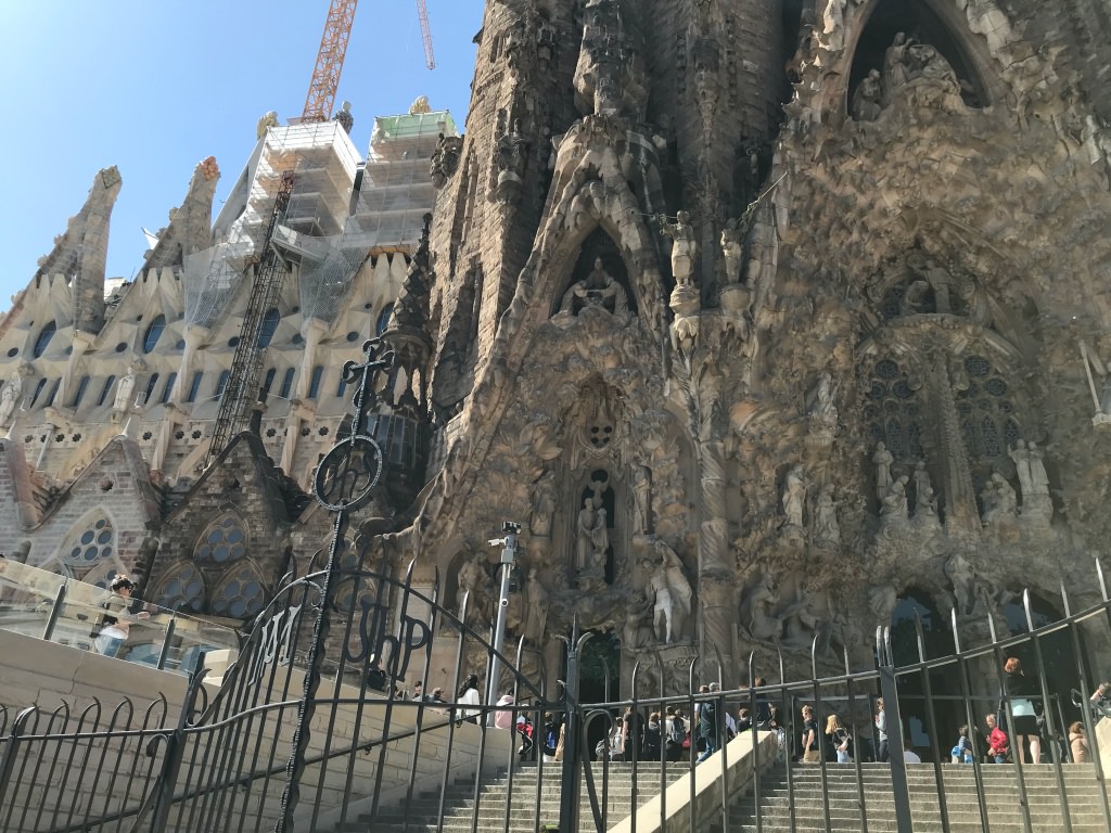 好期待！2026 西班牙聖家堂 La Sagrada Familia 會完工嗎？2023 聖家堂最新門票購買、參觀資訊、必看介紹。
