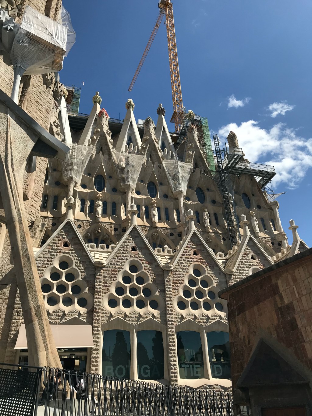 好期待！2026 西班牙聖家堂 La Sagrada Familia 會完工嗎？2023 聖家堂最新門票購買、參觀資訊、必看介紹。
