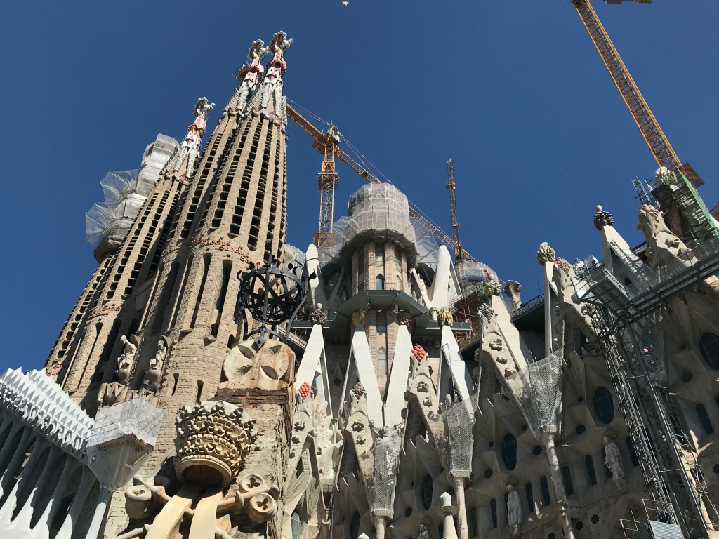 好期待！2026 西班牙聖家堂 La Sagrada Familia 會完工嗎？2023 聖家堂最新門票購買、參觀資訊、必看介紹。