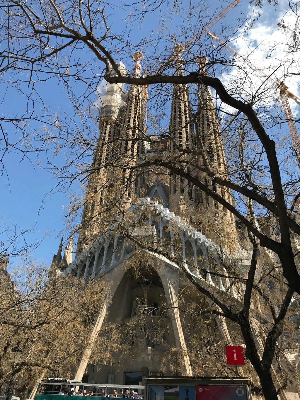 好期待！2026 西班牙聖家堂 La Sagrada Familia 會完工嗎？2023 聖家堂最新門票購買、參觀資訊、必看介紹。