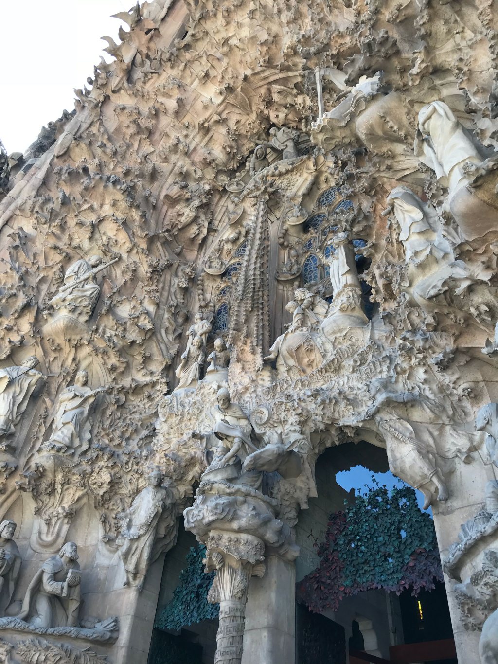 好期待！2026 西班牙聖家堂 La Sagrada Familia 會完工嗎？2023 聖家堂最新門票購買、參觀資訊、必看介紹。