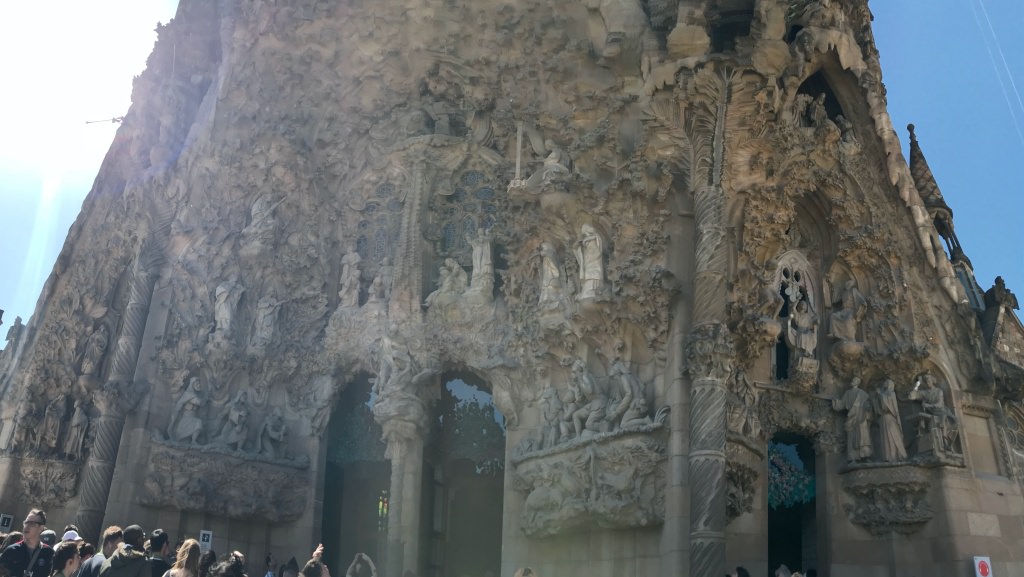 好期待！2026 西班牙聖家堂 La Sagrada Familia 會完工嗎？2023 聖家堂最新門票購買、參觀資訊、必看介紹。