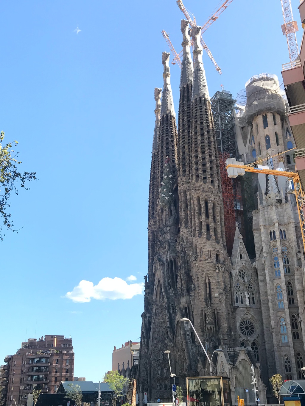 好期待！2026 西班牙聖家堂 La Sagrada Familia 會完工嗎？2023 聖家堂最新門票購買、參觀資訊、必看介紹。