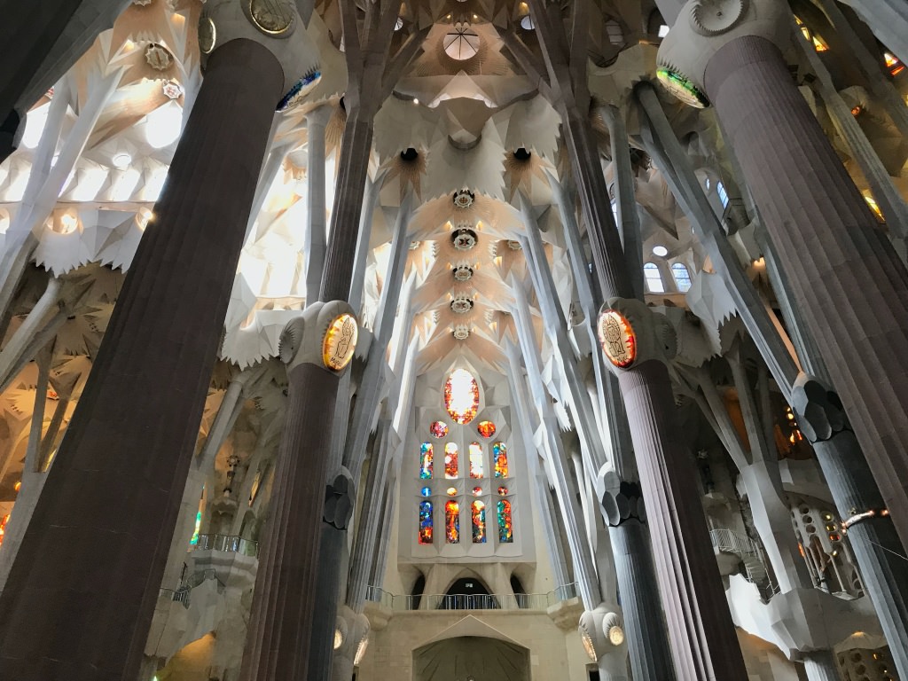 好期待！2026 西班牙聖家堂 La Sagrada Familia 會完工嗎？2023 聖家堂最新門票購買、參觀資訊、必看介紹。