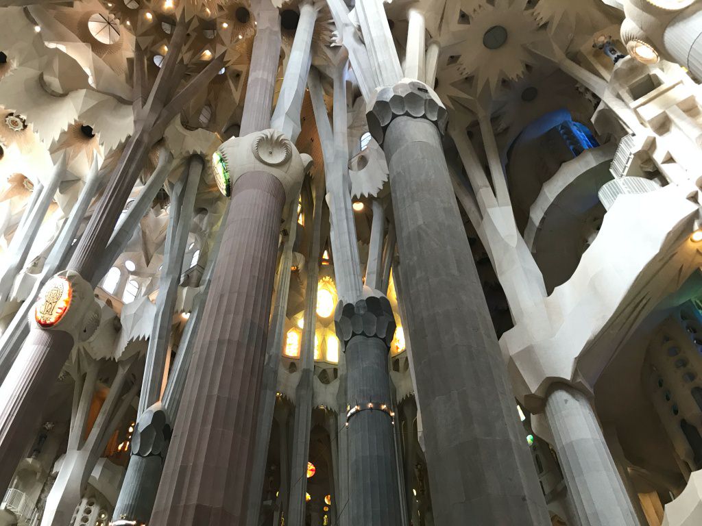 好期待！2026 西班牙聖家堂 La Sagrada Familia 會完工嗎？2023 聖家堂最新門票購買、參觀資訊、必看介紹。