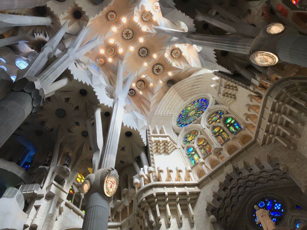 好期待！2026 西班牙聖家堂 La Sagrada Familia 會完工嗎？2023 聖家堂最新門票購買、參觀資訊、必看介紹。