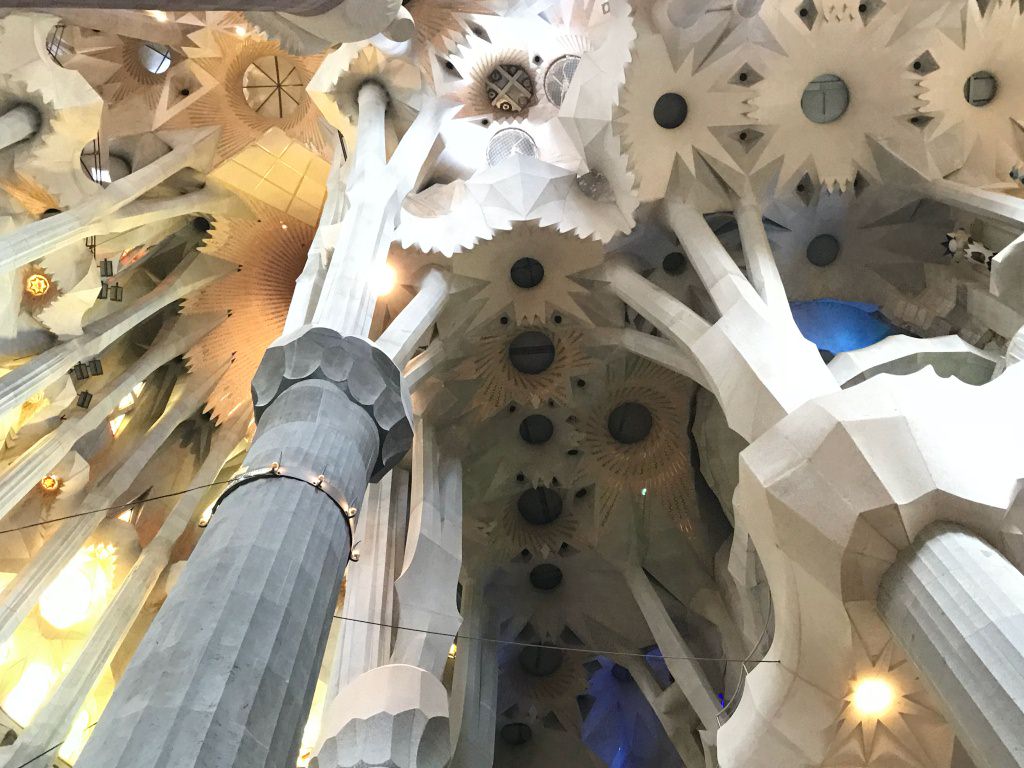 好期待！2026 西班牙聖家堂 La Sagrada Familia 會完工嗎？2023 聖家堂最新門票購買、參觀資訊、必看介紹。