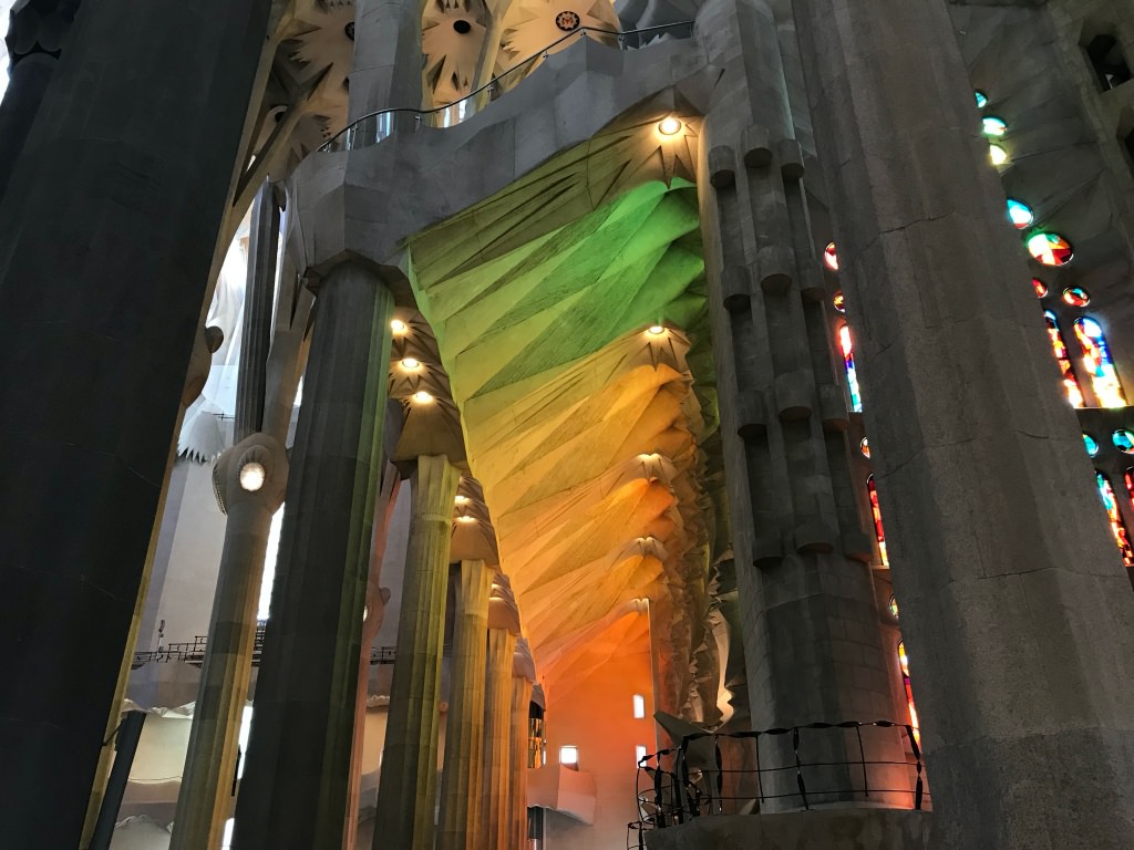 好期待！2026 西班牙聖家堂 La Sagrada Familia 會完工嗎？2023 聖家堂最新門票購買、參觀資訊、必看介紹。