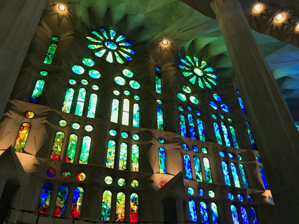 好期待！2026 西班牙聖家堂 La Sagrada Familia 會完工嗎？2023 聖家堂最新門票購買、參觀資訊、必看介紹。