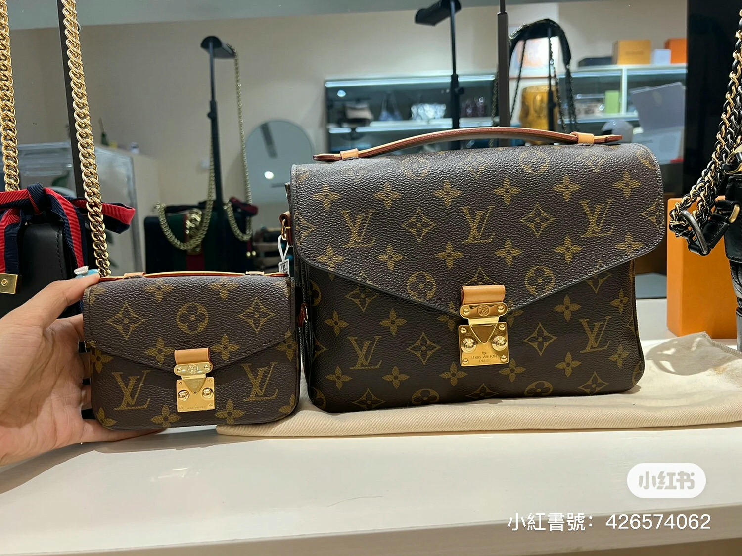 LV Micro Métis 迷你郵差包開箱！英國百貨專櫃價 84折入手？Louis Vuitton 郵差包其實有三款？