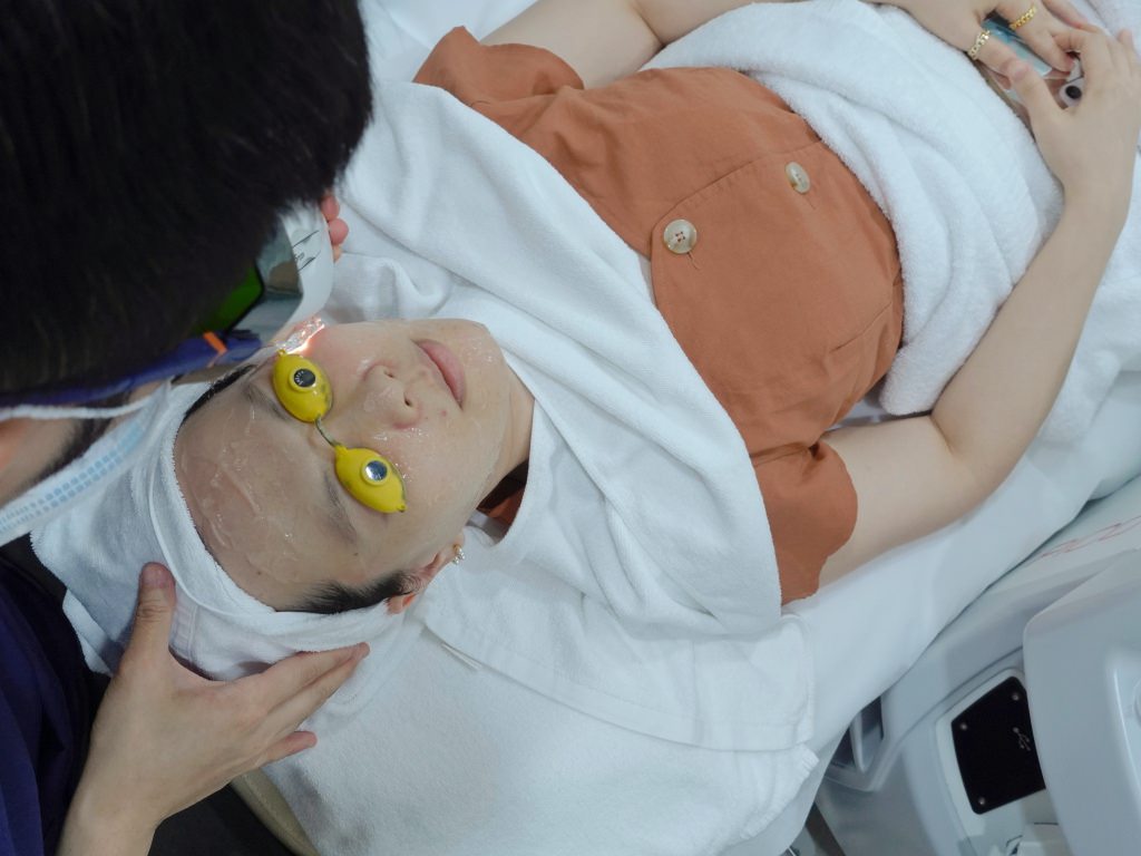 2023Dcard推薦彩衝光M22是什麼？花花臉、紅痘印、色素沈澱大掃除！台北悠美診所彩衝光M22體驗心得