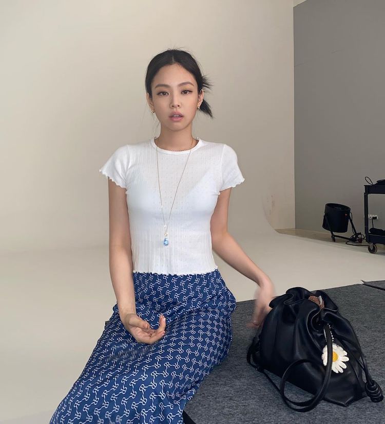 Loewe Flamenco 雲朵手拿包開箱『日本買現省1萬8、義大利買激省2萬』時髦低調的可愛束口袋包！