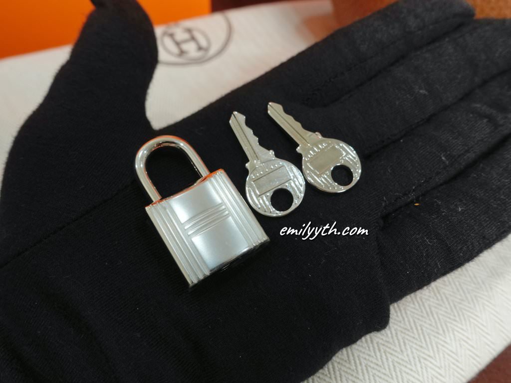 Hermès Picotin 18 愛馬仕菜籃子開箱!2023 Picotin 18 最新價格?最新紫外線燈辨真偽?配貨金額? - 第10張圖 Hermès Picotin 18 愛馬仕菜籃子開箱!2023 Picotin 18 最新價格?最新紫外線燈辨真偽?配貨金額?