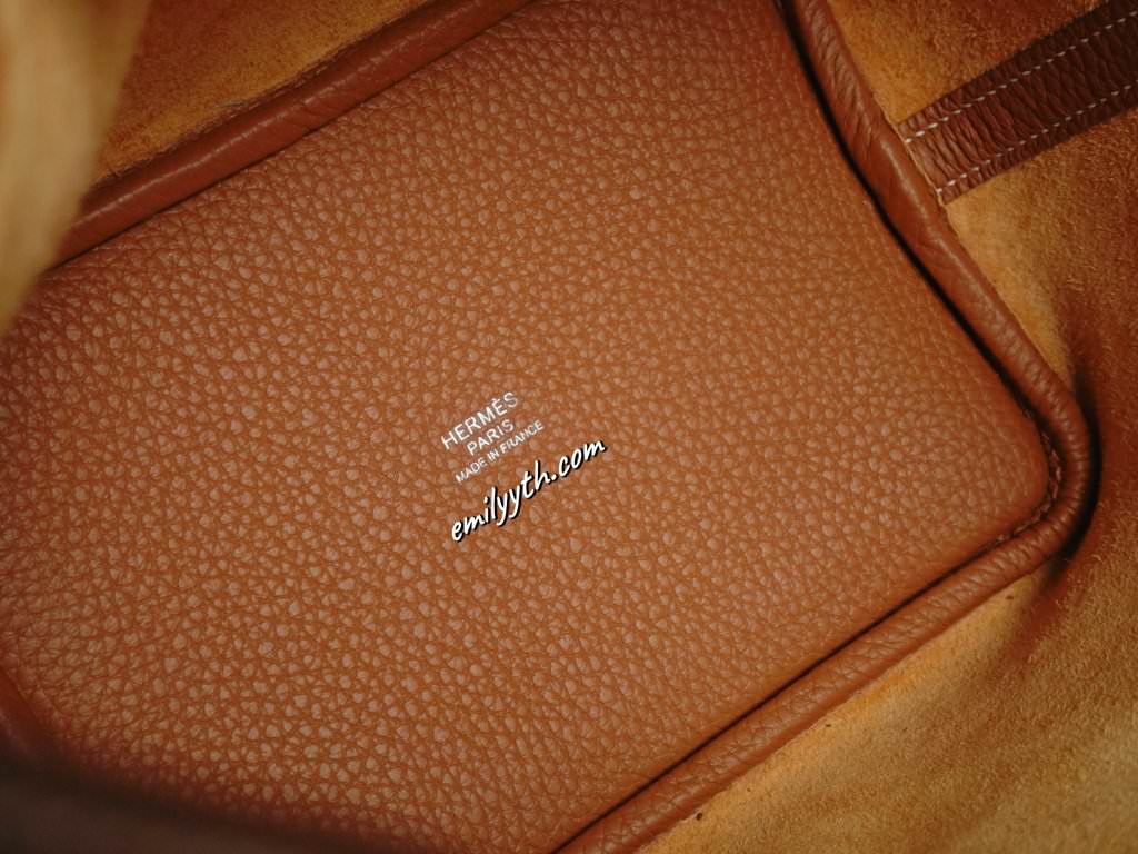 Hermès Picotin 18 愛馬仕菜籃子開箱!2023 Picotin 18 最新價格?最新紫外線燈辨真偽?配貨金額? - 第16張圖 Hermès Picotin 18 愛馬仕菜籃子開箱!2023 Picotin 18 最新價格?最新紫外線燈辨真偽?配貨金額?