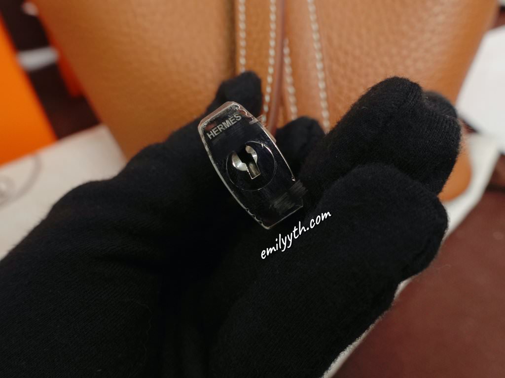 Hermès Picotin 18 愛馬仕菜籃子開箱!2023 Picotin 18 最新價格?最新紫外線燈辨真偽?配貨金額? - 第12張圖 Hermès Picotin 18 愛馬仕菜籃子開箱!2023 Picotin 18 最新價格?最新紫外線燈辨真偽?配貨金額?