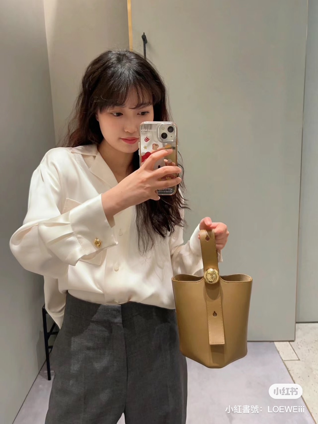 FWRD 滿額7折，Loewe 大補貨，折扣區可折上折！Loewe Puzzle 中號沙色最高激省台幣四萬五！