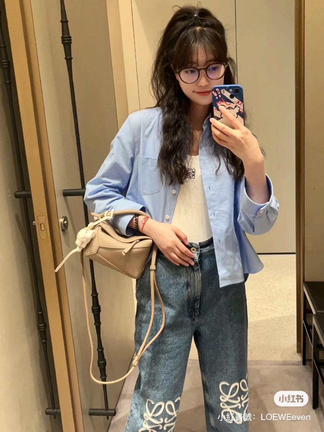 FWRD 滿額7折，Loewe 大補貨，折扣區可折上折！Loewe Puzzle 中號沙色最高激省台幣四萬五！
