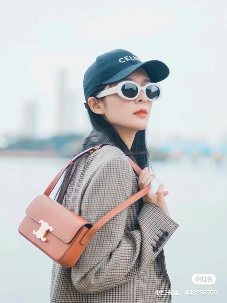 澳洲上市精品網購平台 Cettire升級額外9折回歸，Max Mara 大衣33折、Celine 墨鏡58折