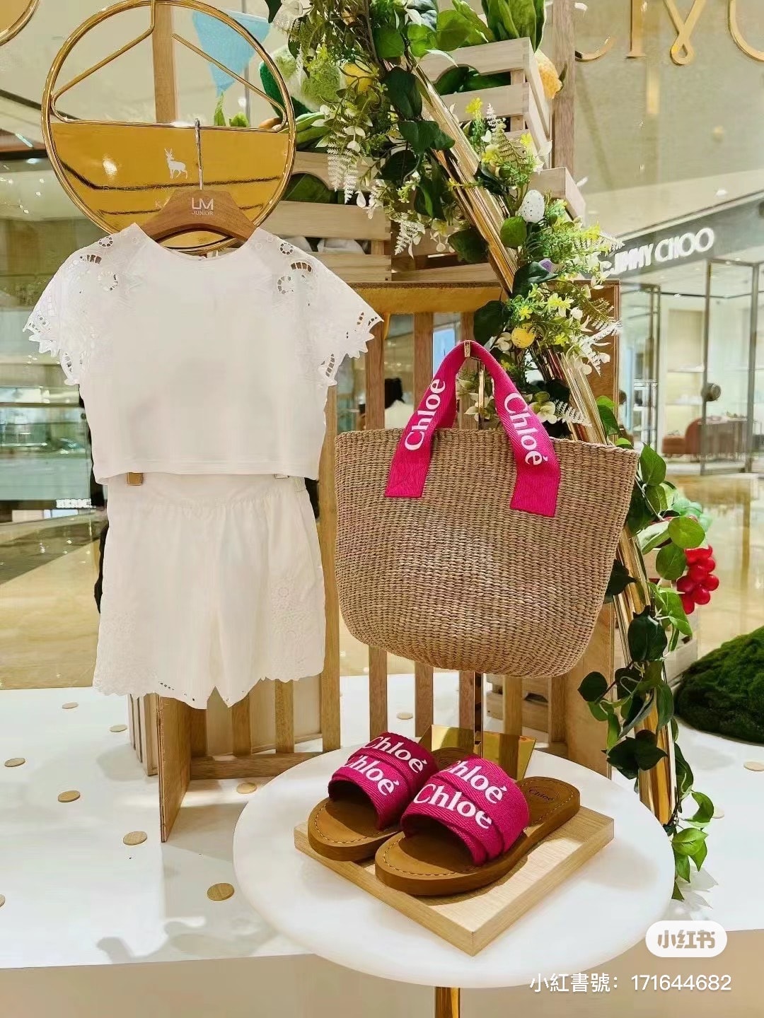 MYTHERESA 夏季折上 8 折，大量56折包款，好康優惠到 7/23 才結束。