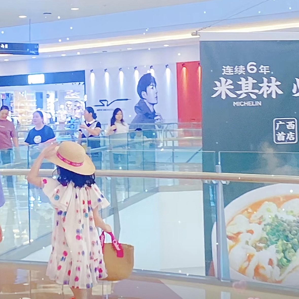 MYTHERESA 夏季折上 8 折，大量56折包款，好康優惠到 7/23 才結束。