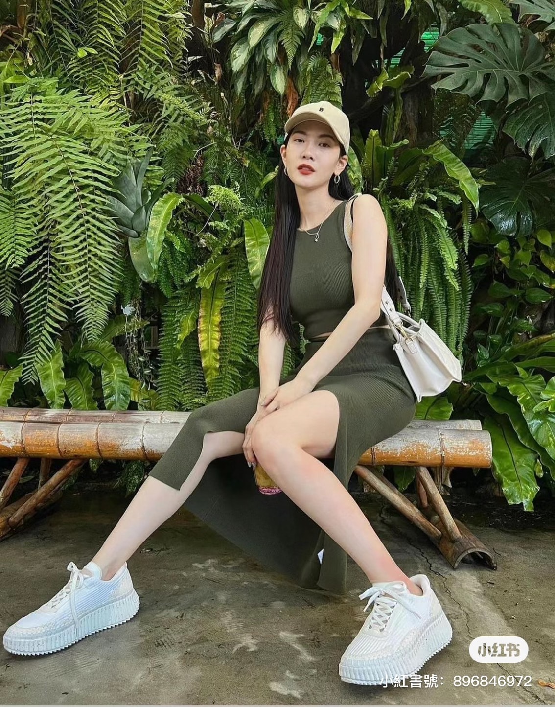 MYTHERESA 夏季折上 8 折，大量56折包款，好康優惠到 7/23 才結束。
