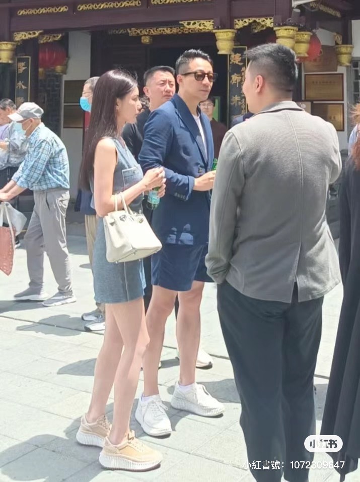 MYTHERESA 夏季折上 8 折，大量56折包款，好康優惠到 7/23 才結束。