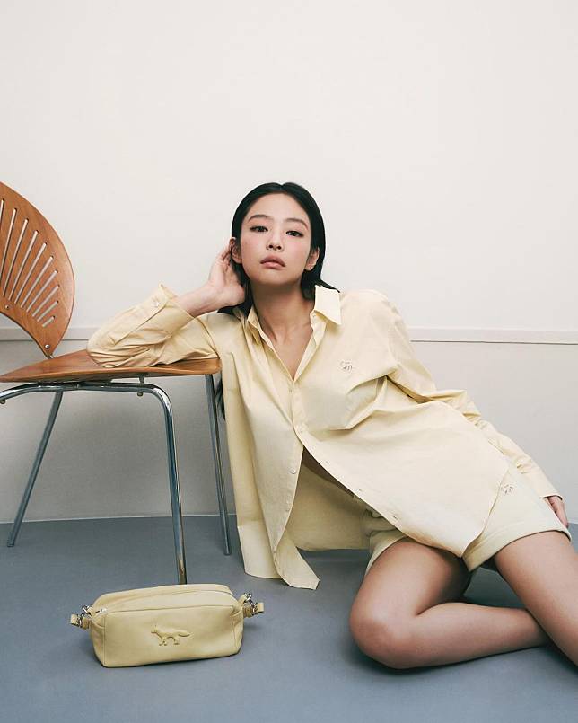 MYTHERESA 夏季折上 8 折，大量56折包款，好康優惠到 7/23 才結束。