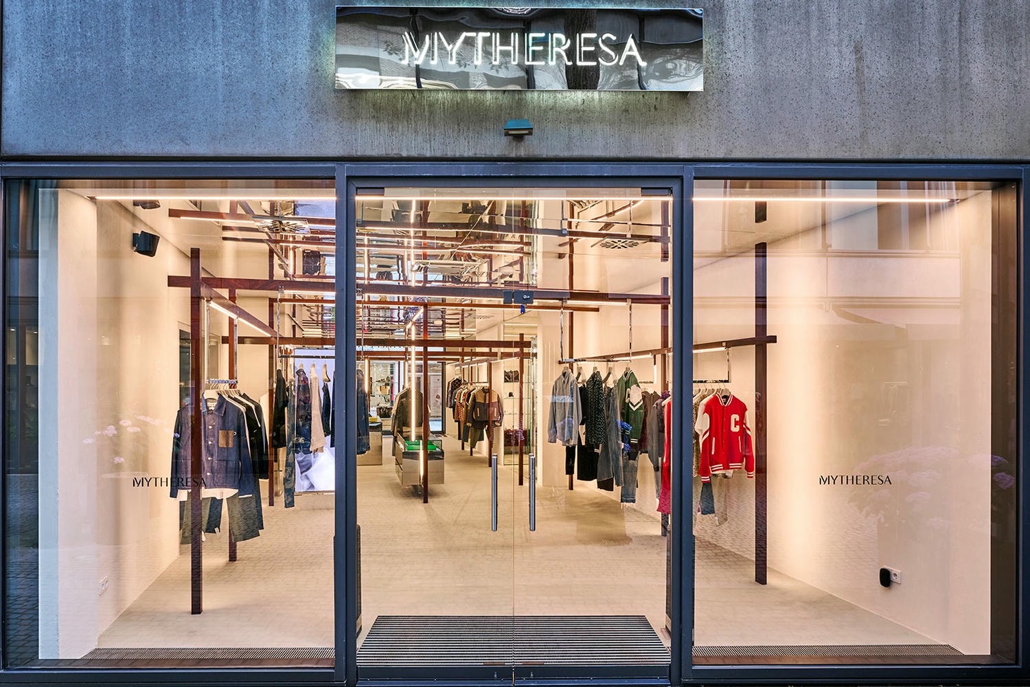 Mytheresa換季折扣開始，Loewe 熱門包款限時折扣必搶！