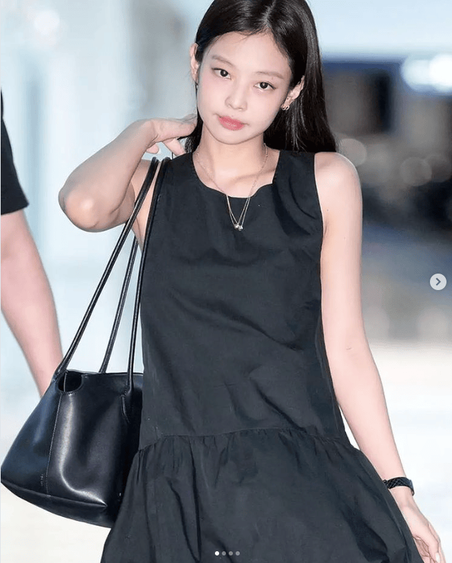 MYTHERESA 夏季折上 8 折，大量56折包款，好康優惠到 7/23 才結束。